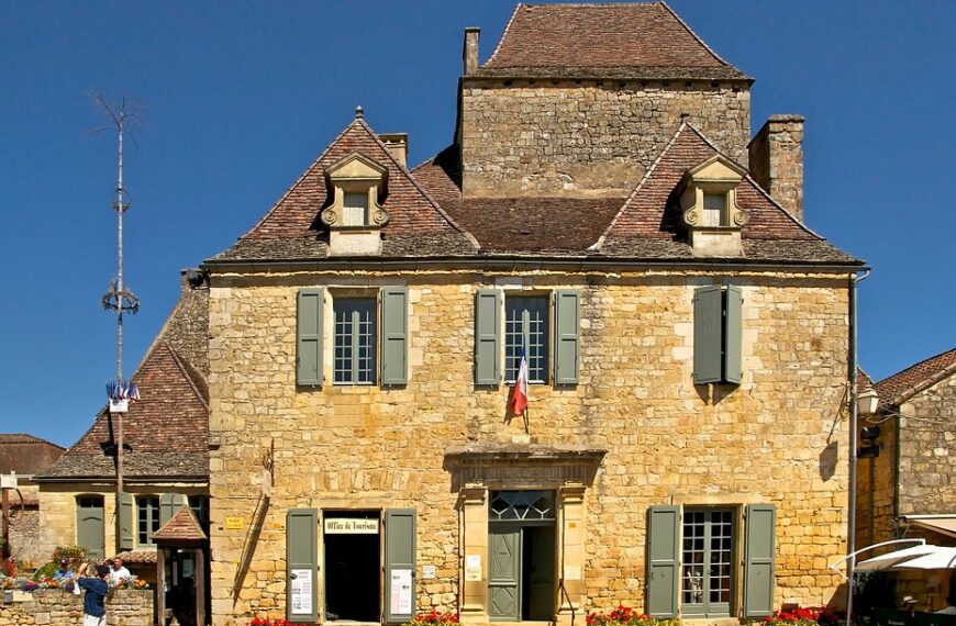 El Gobierno de García-Page se compromete a combatir la soledad en la tercera edad