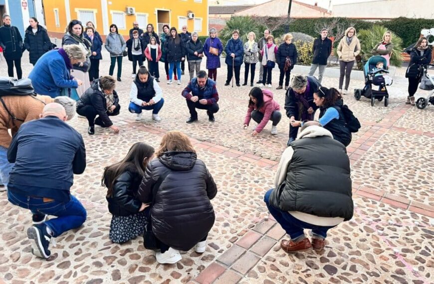 Más de un centenar de personas dicen NO a la violencia machista en Corral de Calatrava