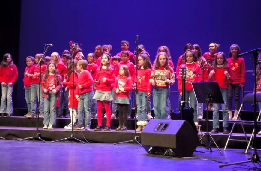 Éxito rotundo en el Teatro Quijano: El Festival de Navidad de la AECC arrasa con aforo completo en Ciudad Real