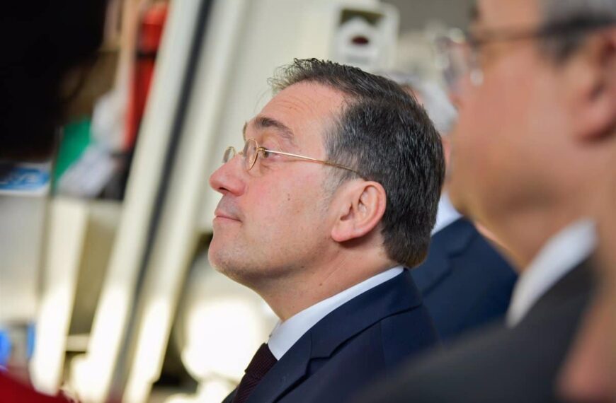 Albares se muestra desconcertado ante posibles oposiciones al decreto de alivio económico: ‘Es incomprensible oponerse a la reducción del IVA en productos esenciales’