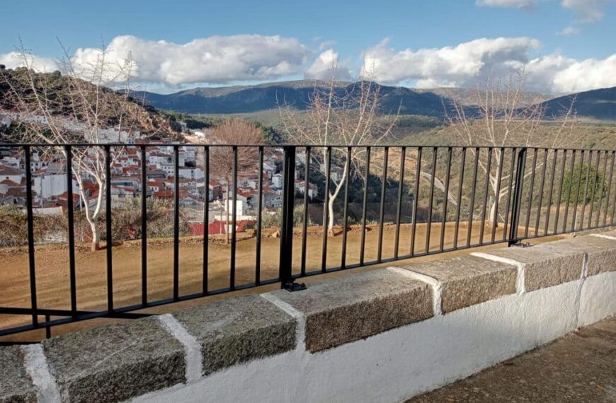 El Ayuntamiento ejecuta mejoras de seguridad en la Plaza del Mirador y diversas calles de Fuencaliente