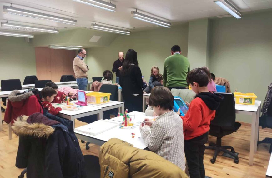 El Colegio de Ingenieros Industriales de Ciudad Real acogió una fiesta infantil tecnológica de robótica y programación