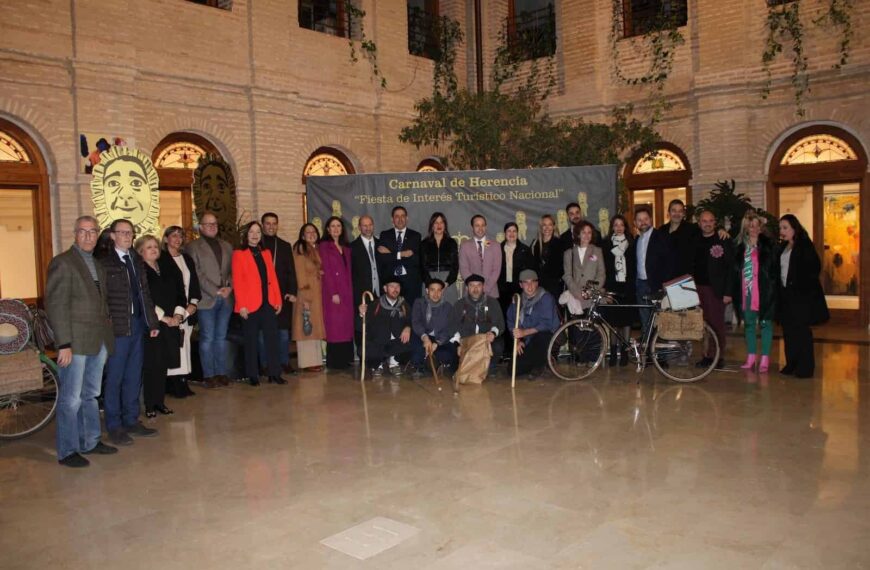 Blanca Fernández traslada el apoyo del Gobierno regional al Carnaval de Herencia para que sea declarado Bien de Interés Cultural inmaterial