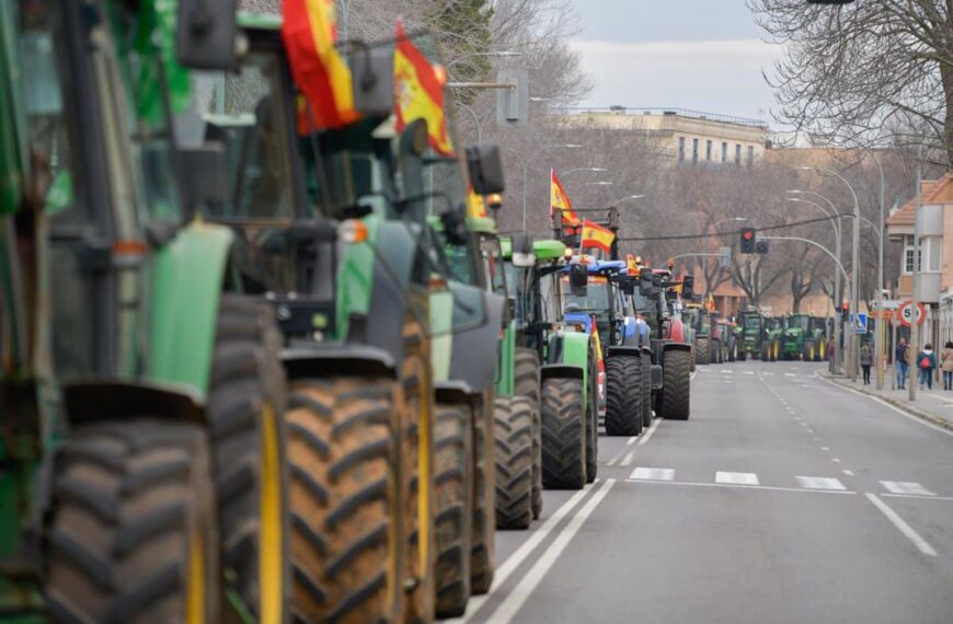 Manifestación agraria en Ciudad Real: 200 tractores reivindican el futuro del sector agropecuario