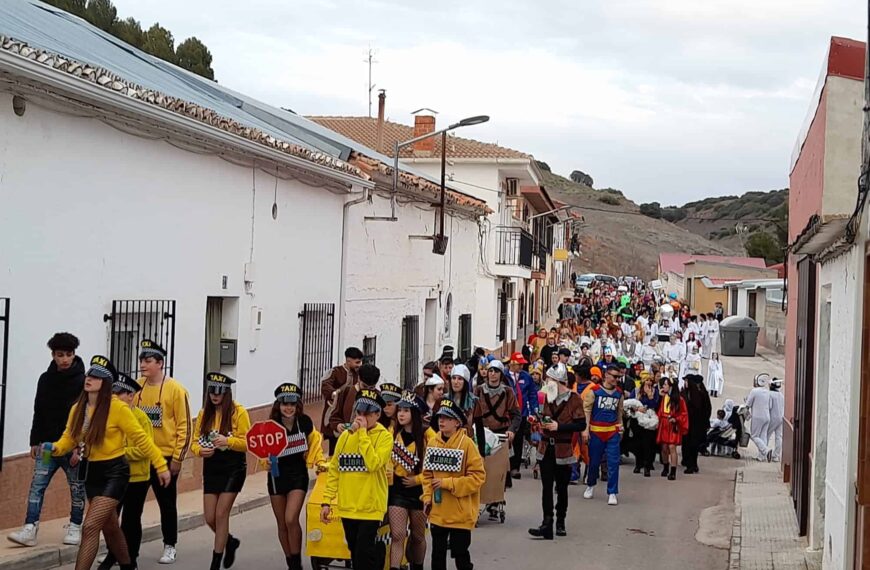 El Desfile de Disfraces del sábado, plato fuerte del Carnaval de Carrizosa, que reparte unos mil euros en premios