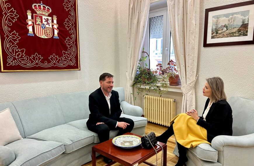 El subdelegado del Gobierno recibe a la cónsul de Rumanía en Ciudad Real