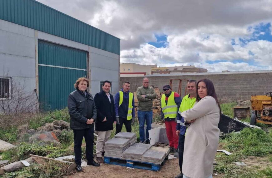 El Gobierno regional contribuye a mejorar y dignificar varios espacios públicos de Pozuelo de Calatrava con el Plan de Empleo