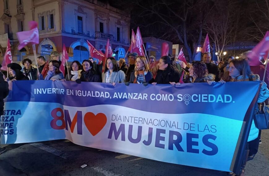 CLM se tiñe de morado en un poderoso acto de feminismo y solidaridad contra el patriarcado