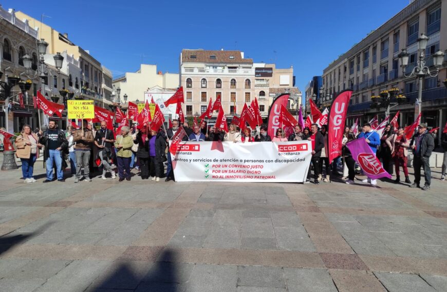 Concentraciones en toda CLM frente a la negativa de la patronal de Atención a la Discapacidad a mejorar las condiciones laborales