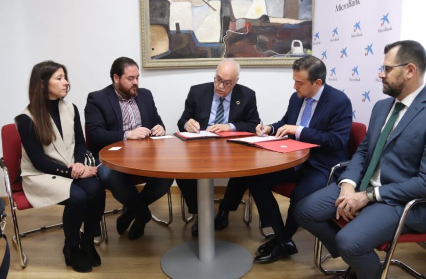 Manzanares y MicroBank firman un convenio de colaboración para incentivar el autoempleo y la actividad emprendedora