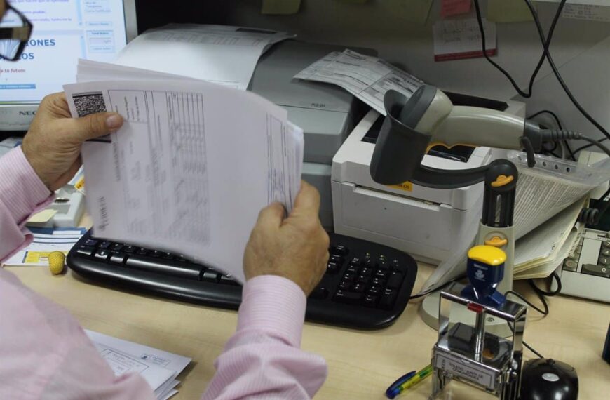 Tasa de Temporalidad Elevada en Castilla-La Mancha: Más del 56% de Empleados Públicos son Interinos y el 61% de los Laborales, Temporales