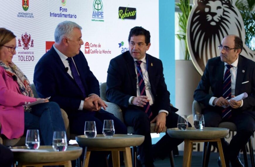 Valverde insta a una introspección ‘auténtica y franca’ acerca de la financiación de los servicios locales en la tercera edición del Foro Económico