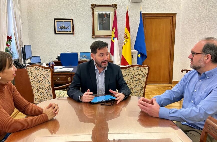 El subdelegado del Gobierno de España en Ciudad Real recibe a los secretarios provinciales de CCOO y UGT