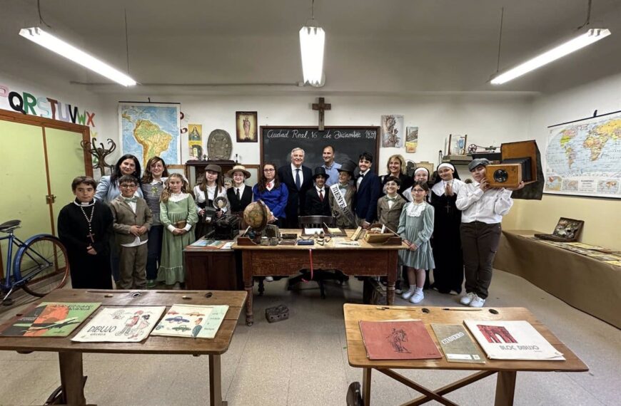 Colegio Santo Tomás de Villanueva conmemora su 170° Aniversario con Aulas del Pasado y Futuro