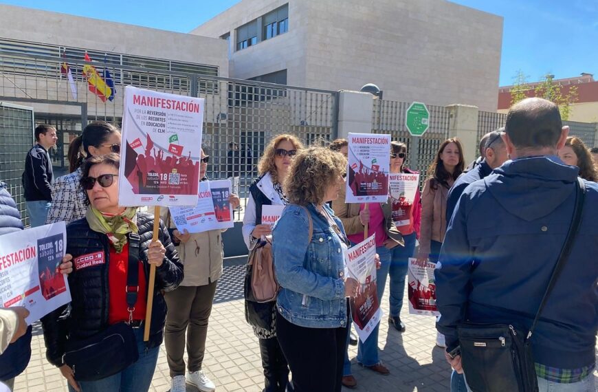 STE-CLM, CCOO y CSIF reclaman en Ciudad Real el fin de los recortes en Educación