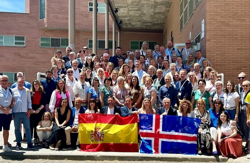 Firma del hermanamiento entre IHES Santa María de Alarcos y el Instituto Manntakkólinn í Kopavogi de Islandia