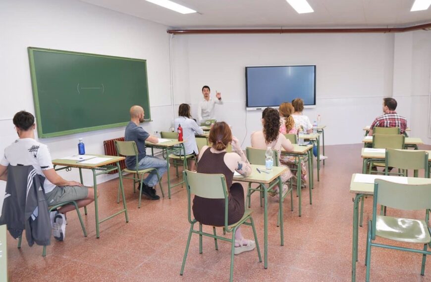 Alta Convocatoria en C-LM: El 85% de Aspirantes Acude a la Primera Prueba de Oposición a Maestros