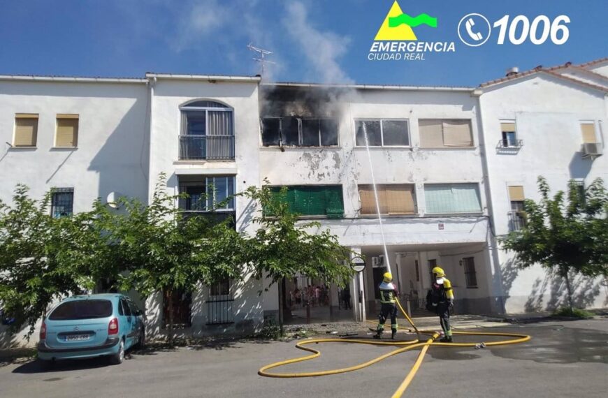Desalojo de Vecinos en Almagro por Incendio en un Edificio Residencial