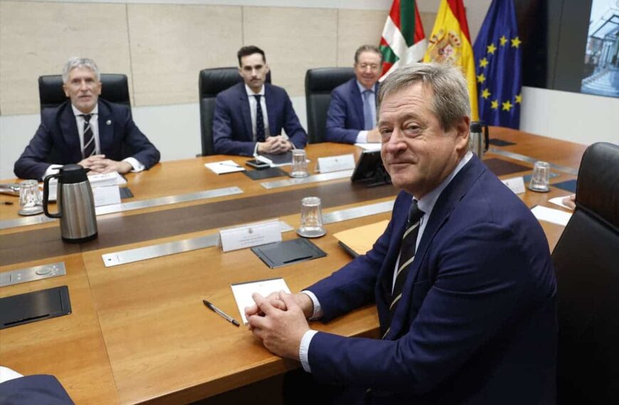 La Ertzaintza amplía sus funciones en los aeropuertos y puertos de Euskadi