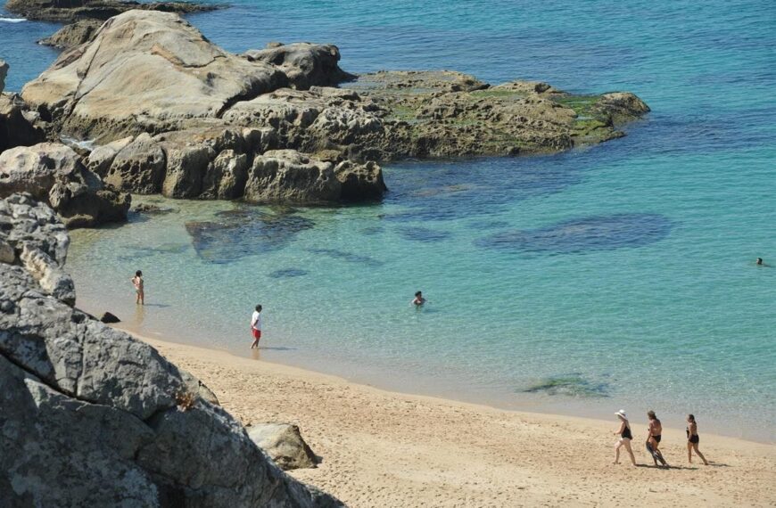 Cierre de la Playa de Zahara de los Atunes Debido a Vertidos Contaminantes