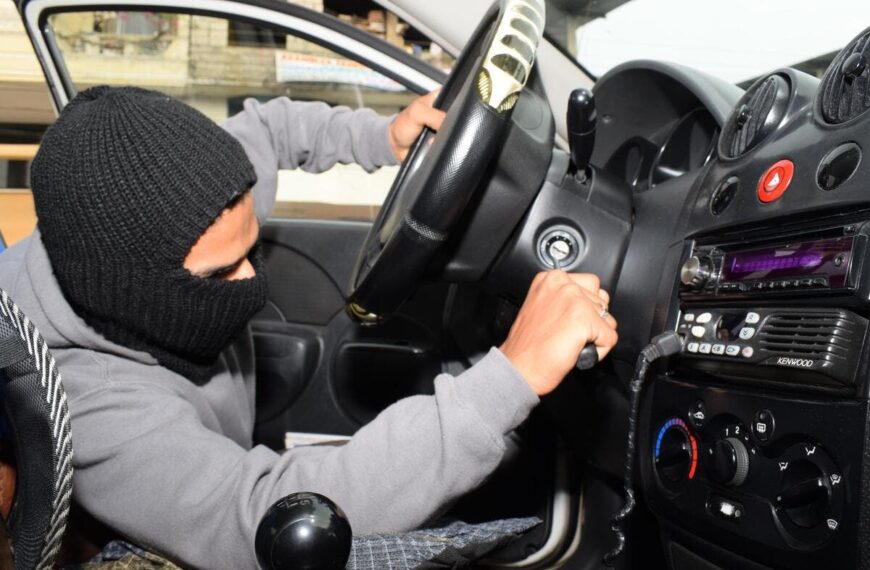 Desmantelada banda especializada en robo de vehículos en el centro de la península