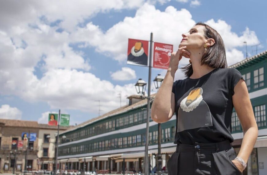 El Brujo Honrado con el Premio Corral de Comedias en Almagro: Un Merecido Homenaje al ‘Bululú’ de la Escena