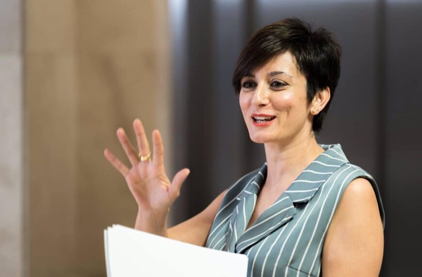 Isabel Rodríguez Inaugura la Rehabilitada Casa de la Juventud de Poblete con Fondos del Plan de Recuperación