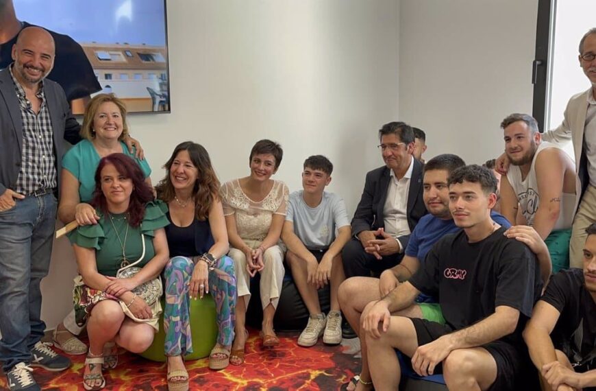 Isabel Rodríguez Promueve Políticas a Favor de la Juventud