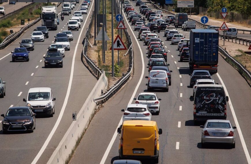 La DGT Calcula 1,1 Millones de Desplazamientos por Carreteras en Castilla-La Mancha Durante el Puente de Santiago