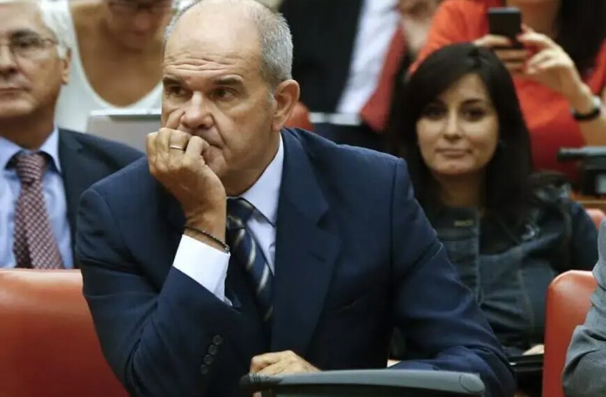 El Constitucional reduce la condena a Manuel Chaves por el caso ERE