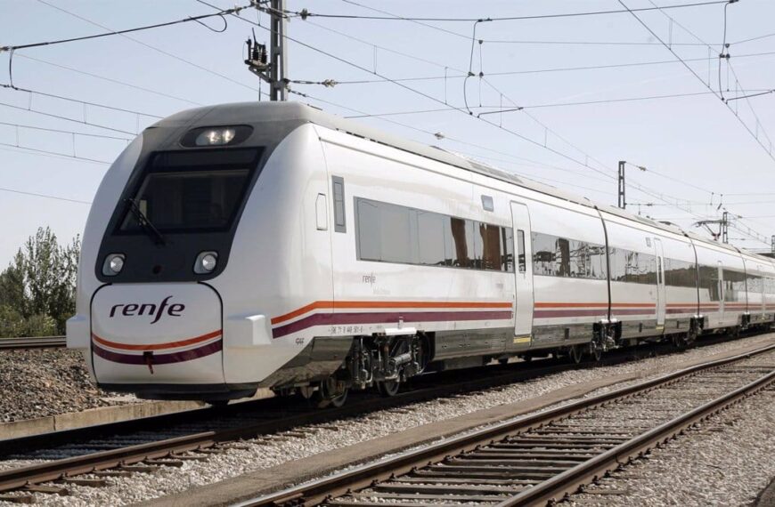 Renfe permite adquirir abonos gratuitos para sus servicios de Cercanías, Media Distancia y Rodalies