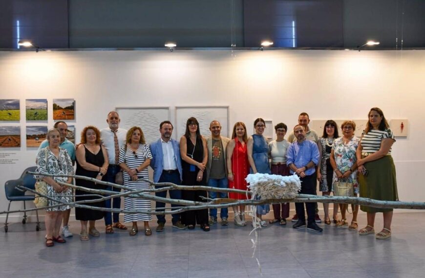 La Exposición ‘Amalia Avia’ Aterriza en Guadalajara: Entrada Gratuita Hasta el 25 de Agosto