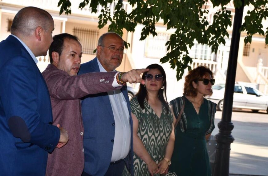 Martínez Guijarro visita el terreno del futuro centro de salud de Herencia tras adjudicarse la redacción del proyecto