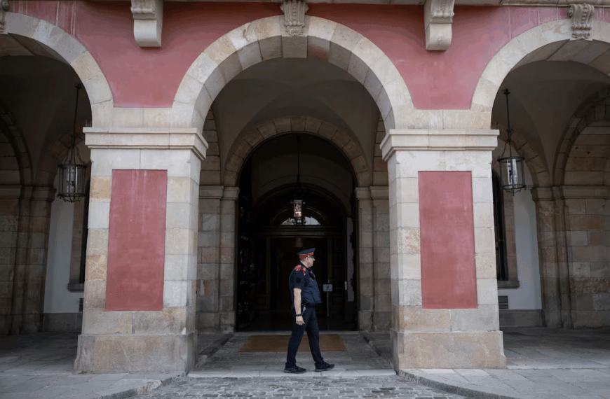 Mossos d’Esquadra Organizan Operativo para Bloquear el Acceso de Puigdemont al Parlament