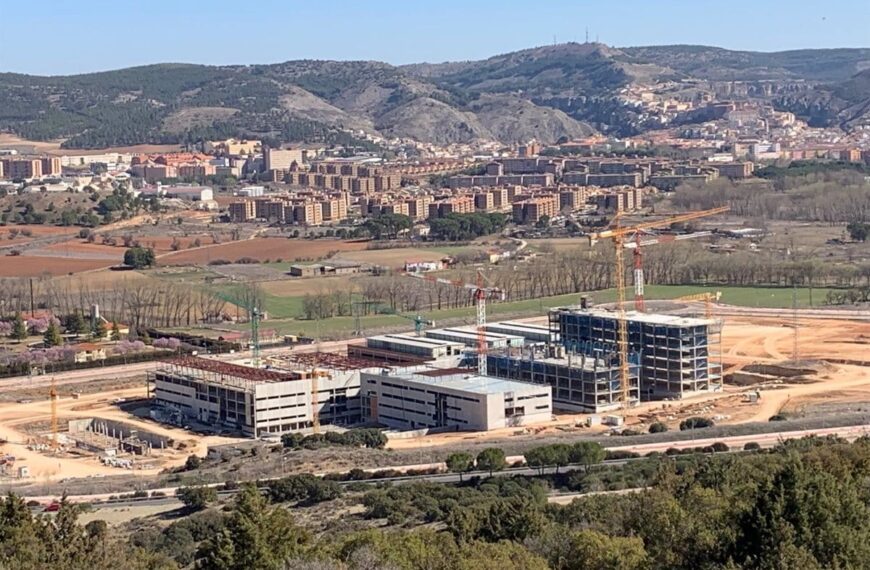 El nuevo hospital de Cuenca abrirá en octubre y estará plenamente operativo para Semana Santa.