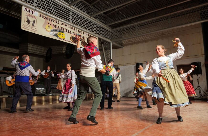 Folklore y tradición brillan en el 45º Festival Mancha Verde de Argamasilla de Alba
