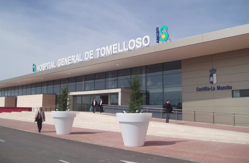 Herido un hombre al caer con un paramotor sobre un tractor en Tomelloso durante su vuelo recreativo