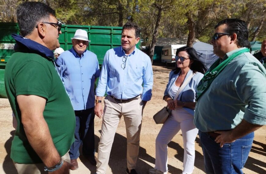 Valverde asiste a la romería de la Virgen de la Carrasca, una de las más multitudinarias del Campo de Montiel