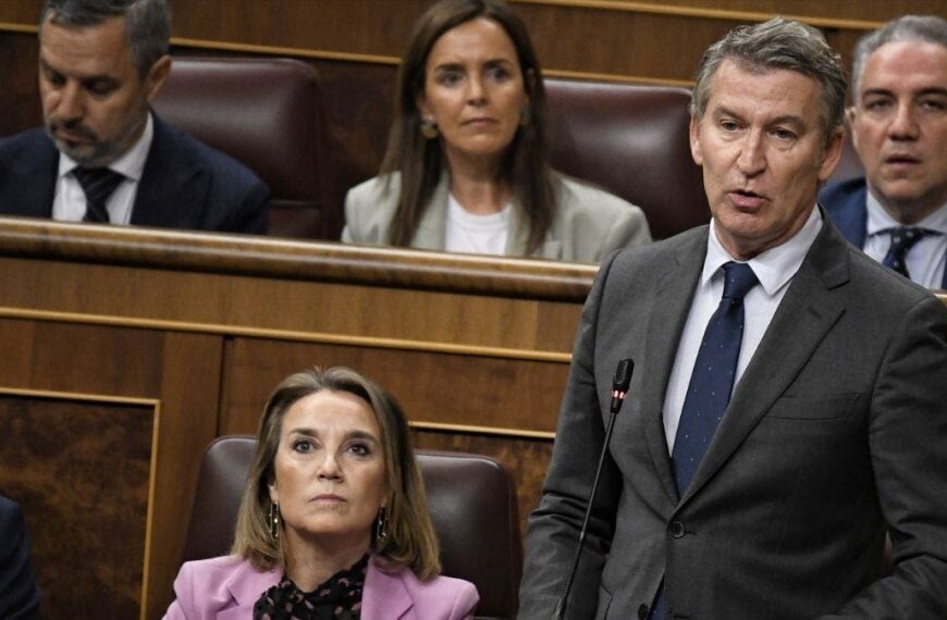 Feijóo Se Deshace de las Gafas Tras una Intervención Oftalmológica