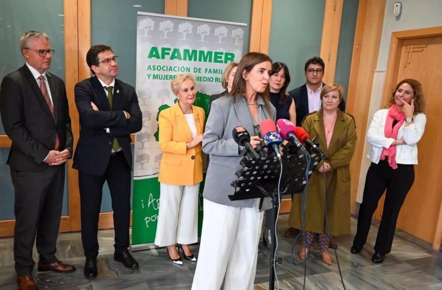 Fúnez denuncia que el Gobierno transforma el aeropuerto de Ciudad Real en un «lugar indigno» para «hacinar» inmigrantes