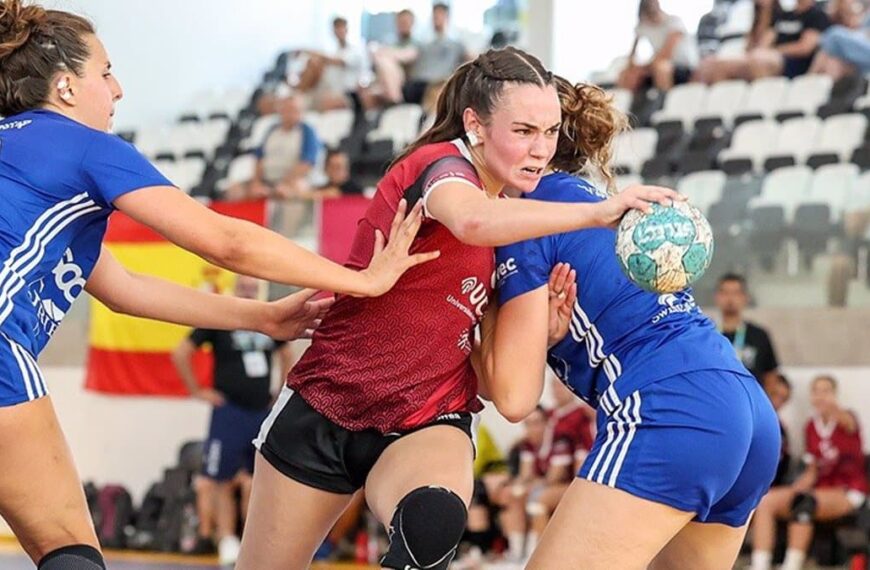 Tres alumnas de la UCLM representan a España en el campeonato europeo de balonmano playa en Portugal