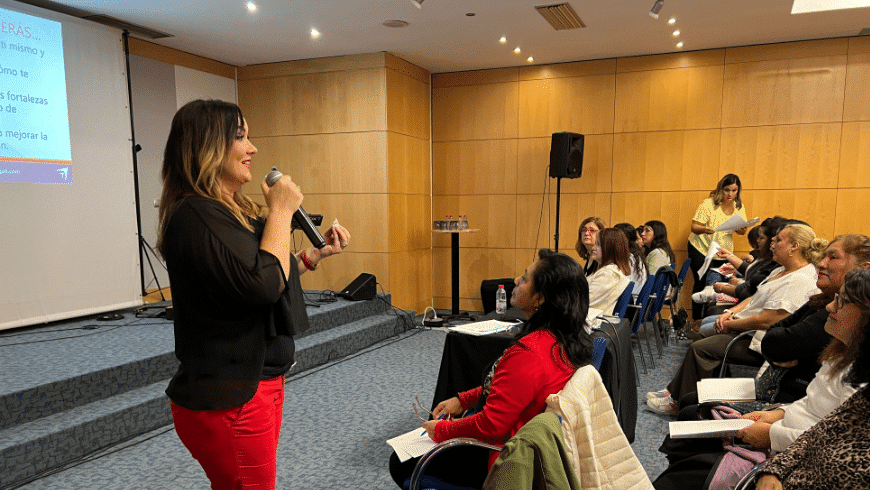 Adela Gall Fomenta el Empoderamiento de Mujeres en el Congreso ‘Plenitud en Su Gracia’