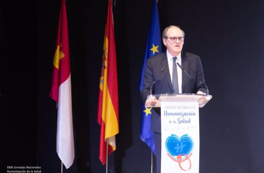 Gabilondo propone un modelo de salud individual y social que protege a las personas más indefensas en nuestra sociedad