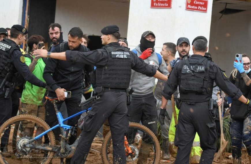 Juventudes de Extrema Derecha Elogian el Atentado a Pedro Sánchez en Paiporta