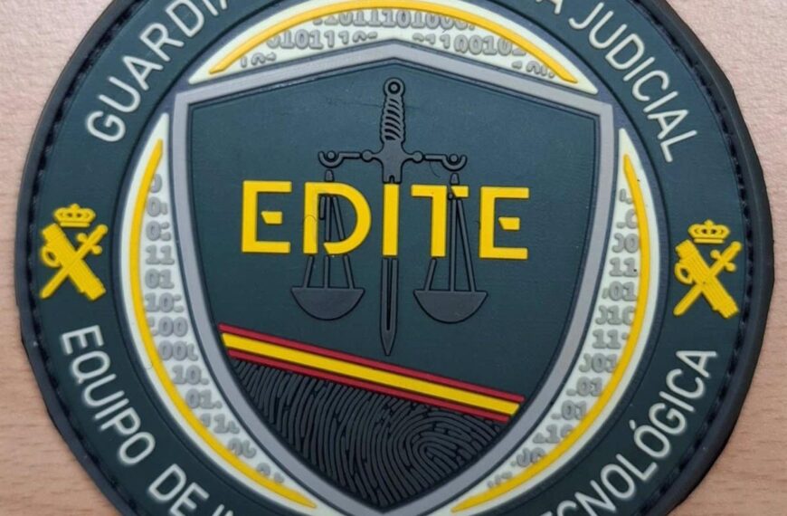 Tres personas en Santa Cruz de Tenerife bajo investigación por corrupción de menores: la policía actúa ante la denuncia.