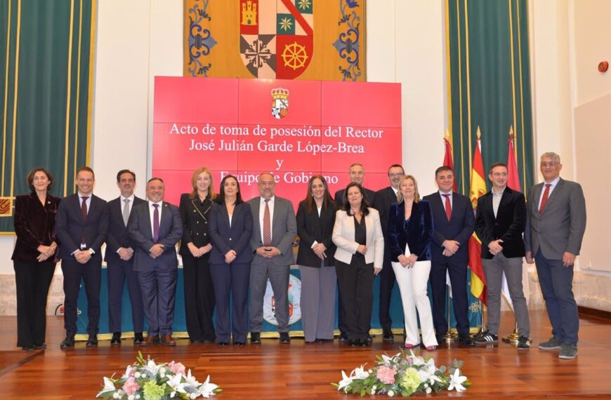 Garde asume la rectoría de la UCLM con un equipo de Gobierno de 12 vicerrectorados enfocado en la mejora educativa y administrativa