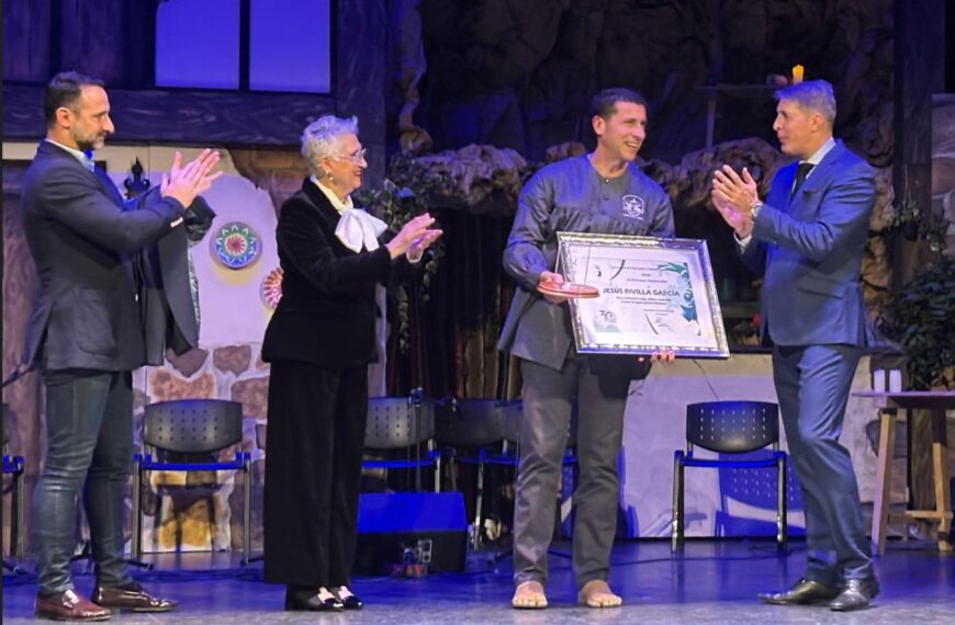 Jesús Rivilla Honrado con el Prestigioso Premio Chambra en la Edición 2024 del Festival de la Asociación Folclórica Fuente Agria