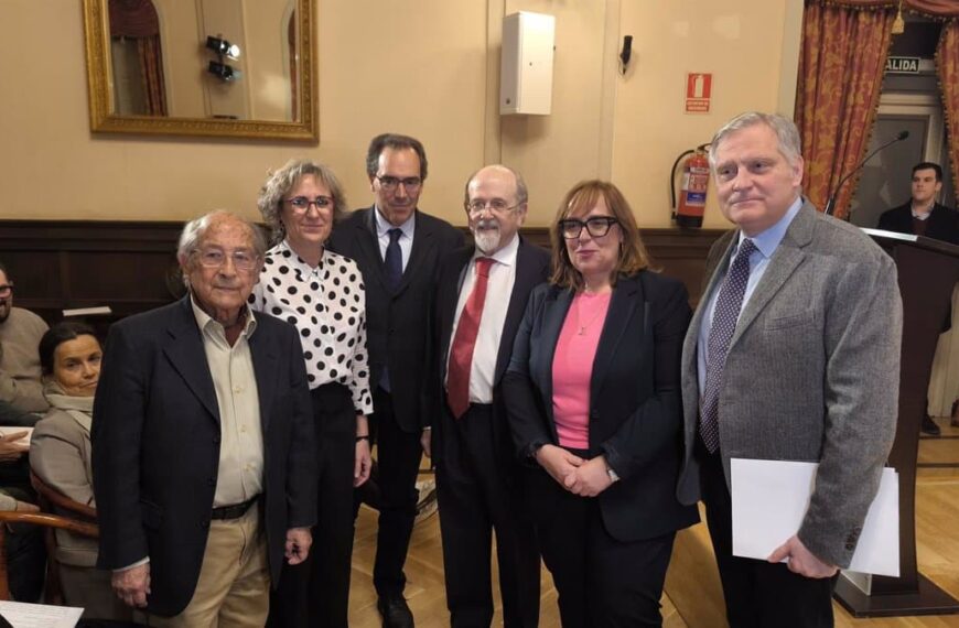 José Corredor Matheos, homenajeado por la Academia de Ciencias Sociales y Humanidades de C-LM por su legado poético y literario.