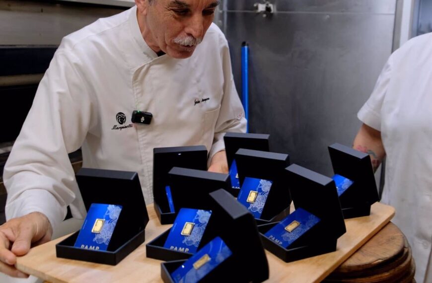 Marquinetti Celebra La Fidelidad De Sus Clientes Regalando Ocho Lingotes De Oro Con Sus Pizzas Esta Navidad