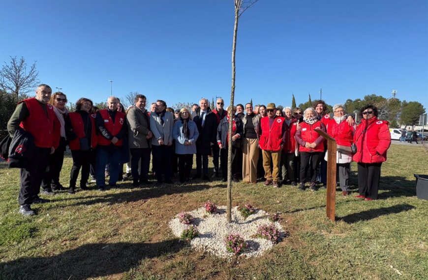 Cruz Roja conmemora sus 160 años de servicio en Ciudad Real con la plantación de un olmo emblemático para la comunidad